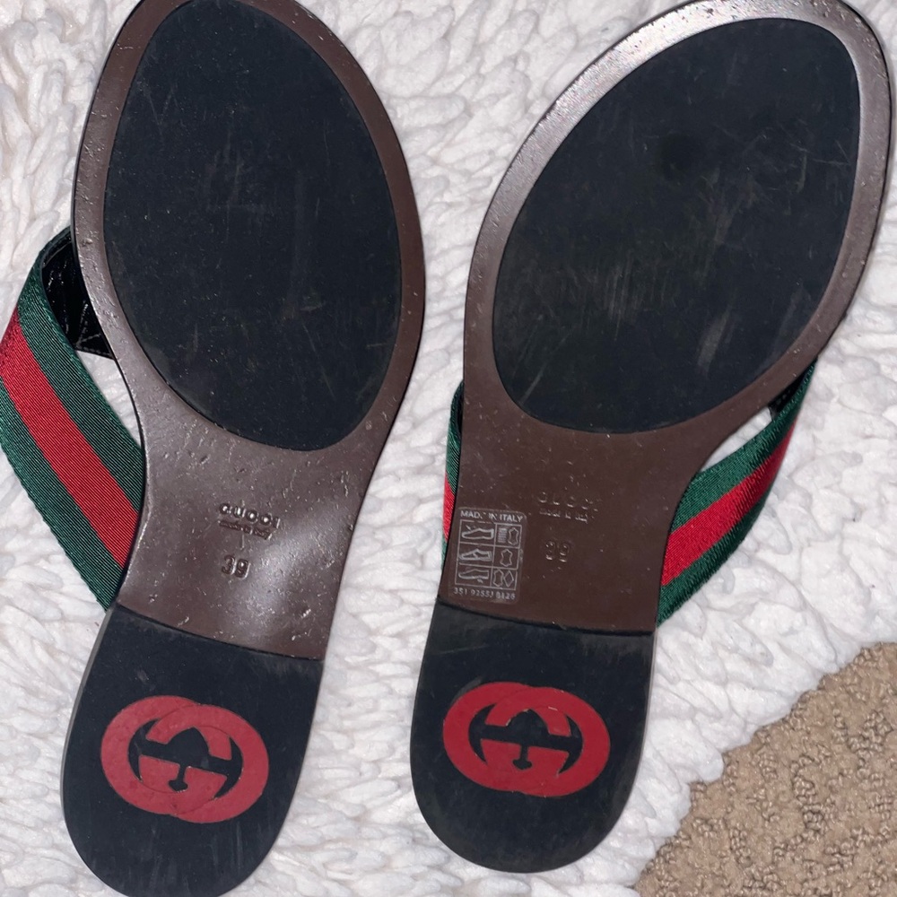 Gucci Black and Green Sandals with Red Accents